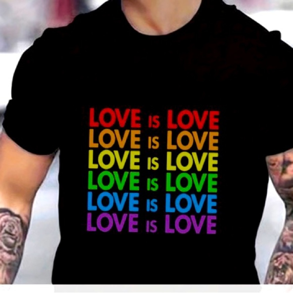 “Love is Love” T-shirt Size L